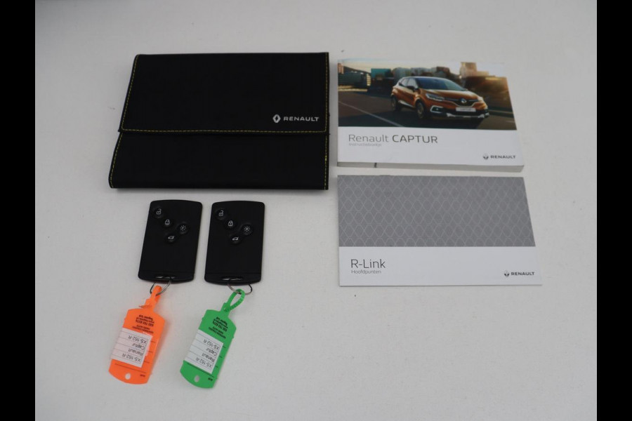 Renault Captur 1.3 TCe Intens | Stoelverwarming | Camera | Park assist | Cruise control | Carplay | Climate control | Dodehoek detectie | Navigatie | Full LED