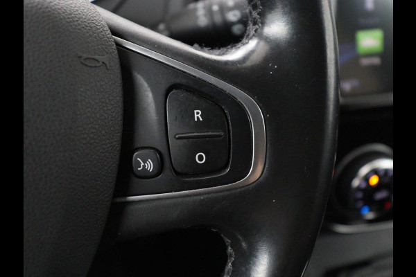 Renault Captur 1.3 TCe Intens | Stoelverwarming | Camera | Park assist | Cruise control | Carplay | Climate control | Dodehoek detectie | Navigatie | Full LED