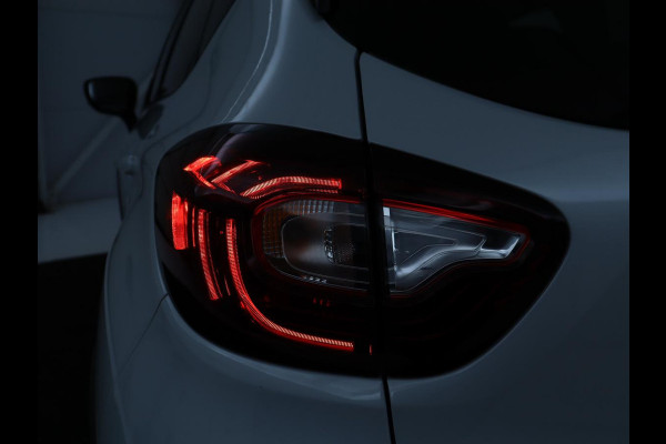 Renault Captur 1.3 TCe Intens | Stoelverwarming | Camera | Park assist | Cruise control | Carplay | Climate control | Dodehoek detectie | Navigatie | Full LED
