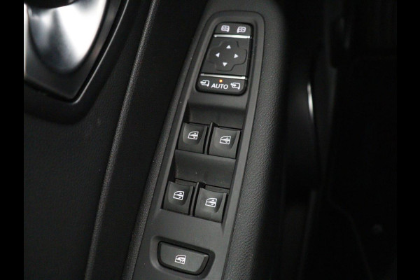 Renault Captur 1.3 TCe Intens | Stoelverwarming | Camera | Park assist | Cruise control | Carplay | Climate control | Dodehoek detectie | Navigatie | Full LED