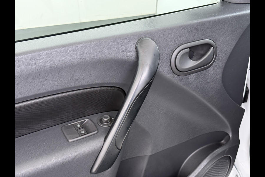 Renault Kangoo 1.5dCi 81PK Trekhaak Navi Euro 6 Imperiaal Airco Cruise Control Bluetooth Pdc Inbouwkasten Betonplex Vloer Wandbetimmering Schuifdeur 1e Eigenaar Origineel Nederlandse Auto