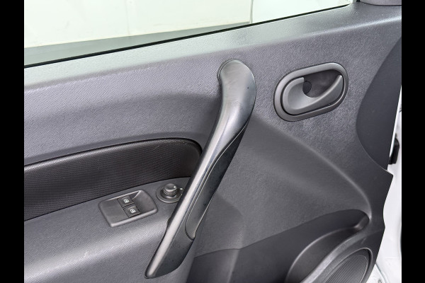 Renault Kangoo 1.5dCi 81PK Trekhaak Navi Euro 6 Imperiaal Airco Cruise Control Bluetooth Pdc Inbouwkasten Betonplex Vloer Wandbetimmering Schuifdeur 1e Eigenaar Origineel Nederlandse Auto