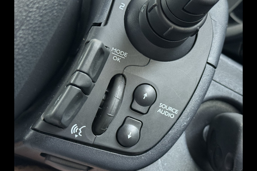Renault Kangoo 1.5dCi 81PK Trekhaak Navi Euro 6 Imperiaal Airco Cruise Control Bluetooth Pdc Inbouwkasten Betonplex Vloer Wandbetimmering Schuifdeur 1e Eigenaar Origineel Nederlandse Auto