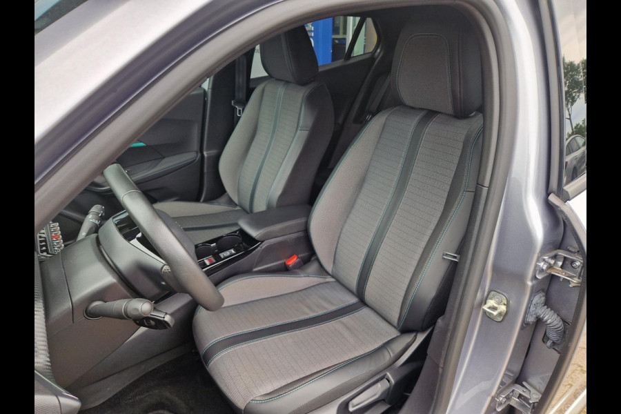 Peugeot 2008 1.2 PureTech Allure Pack Luxe uitvoering | 1e Eigenaar | Hoge instap | Trekhaak | Navigatie | Cruisecontrole | Led dagrijverlichting