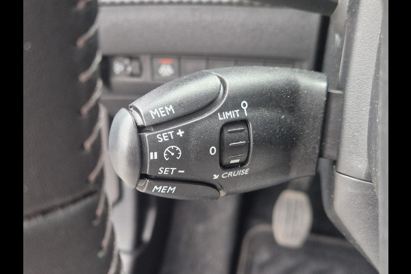 Peugeot 2008 1.2 PureTech Allure Pack Luxe uitvoering | 1e Eigenaar | Hoge instap | Trekhaak | Navigatie | Cruisecontrole | Led dagrijverlichting