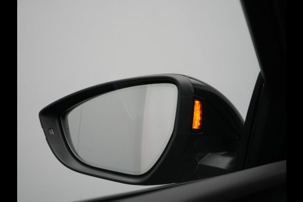 Audi e-tron 50 Quattro S Line 71 kWh 313pk Dealer O.H. | Panodak | Luchtvering | Head Up | Adaptive Cruise | Bang & Olufsen | Camera | Matrix LED | Alcantara Sportstoelen Memory & Verwarmd | Sfeerverlichting | Apple Carplay | Keyless | Blis |