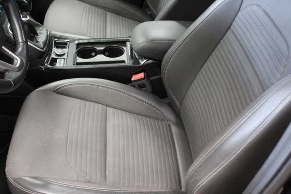 Ford Kuga 1.5 EcoBoost ST Line multimedia navi trekhaak keyless clima vol opties