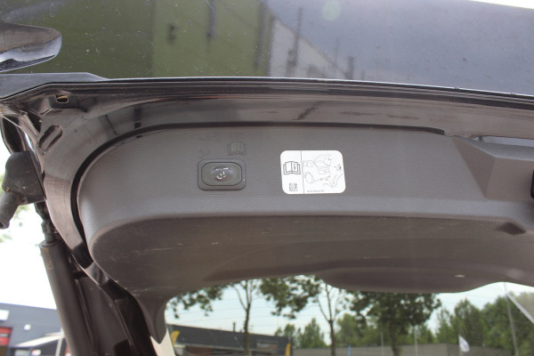 Ford Kuga 1.5 EcoBoost ST Line multimedia navi trekhaak keyless clima vol opties