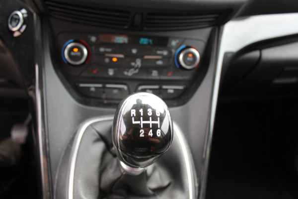 Ford Kuga 1.5 EcoBoost ST Line multimedia navi trekhaak keyless clima vol opties