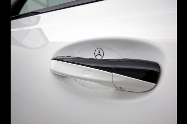 Mercedes-Benz Glb 250 4MATIC Premium Plus VOL! (Panorama, Burmester, Trekhaak, SfeerV, 360 camera, Lane Assist, AutoPilot, Etc)