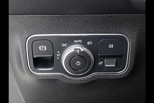 Mercedes-Benz Glb 250 4MATIC Premium Plus VOL! (Panorama, Burmester, Trekhaak, SfeerV, 360 camera, Lane Assist, AutoPilot, Etc)