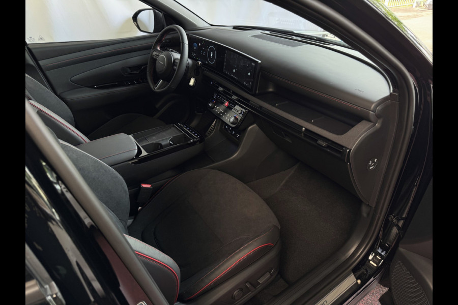 Hyundai Tucson 1.6 T-GDI PHEV LUXE N-LINE NIEUWE AUTO 360° CAMERA ELEK.KLEP ELEK.STOEL MET GEHEUGEN VERWARMD SUBWOOFER 19" LMV ZWARTE HEMEL STU PLUG IN HYBRIDE