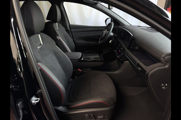 Hyundai Tucson 1.6 T-GDI PHEV LUXE N-LINE NIEUWE AUTO 360° CAMERA ELEK.KLEP ELEK.STOEL MET GEHEUGEN VERWARMD SUBWOOFER 19" LMV ZWARTE HEMEL STU PLUG IN HYBRIDE