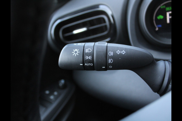 Toyota Yaris Cross 1.5 Hybrid Dynamic CAMERA | CARPLAY | ADAPCRUISE | LMV17 | LED | CLIMATE | STOELVERW | DAB