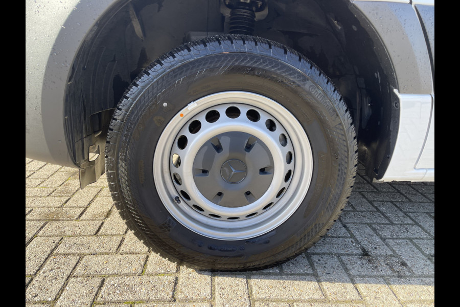 Mercedes-Benz Sprinter 317 1.9 CDI 170pk L2H2 DC 7 persoons / rijklaar € 37.950 ex btw / lease vanaf € 936 / climate control / trekhaak 3500 kg optie / achteruit rijcamera !