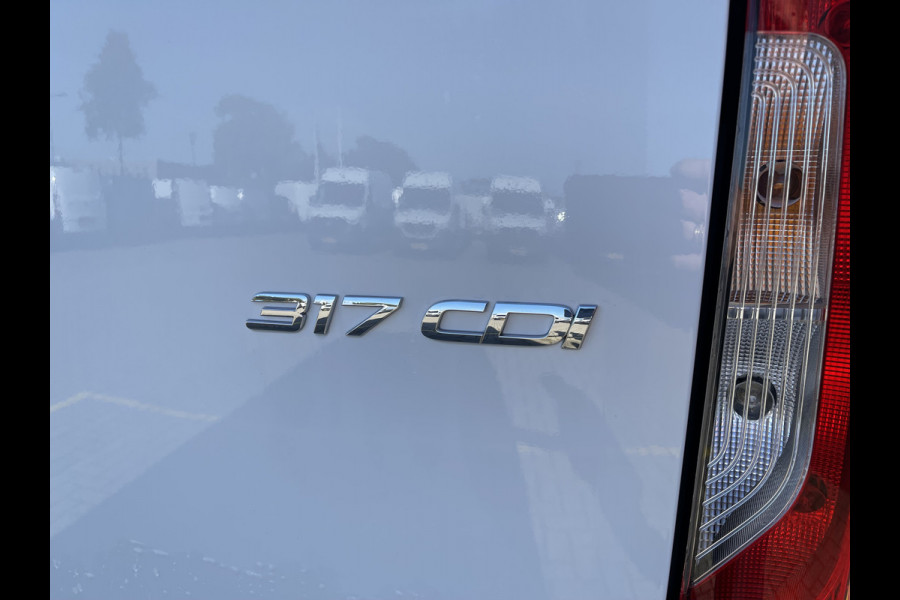 Mercedes-Benz Sprinter 317 1.9 CDI 170pk L2H2 DC 7 persoons / rijklaar € 37.950 ex btw / lease vanaf € 936 / climate control / trekhaak 3500 kg optie / achteruit rijcamera !
