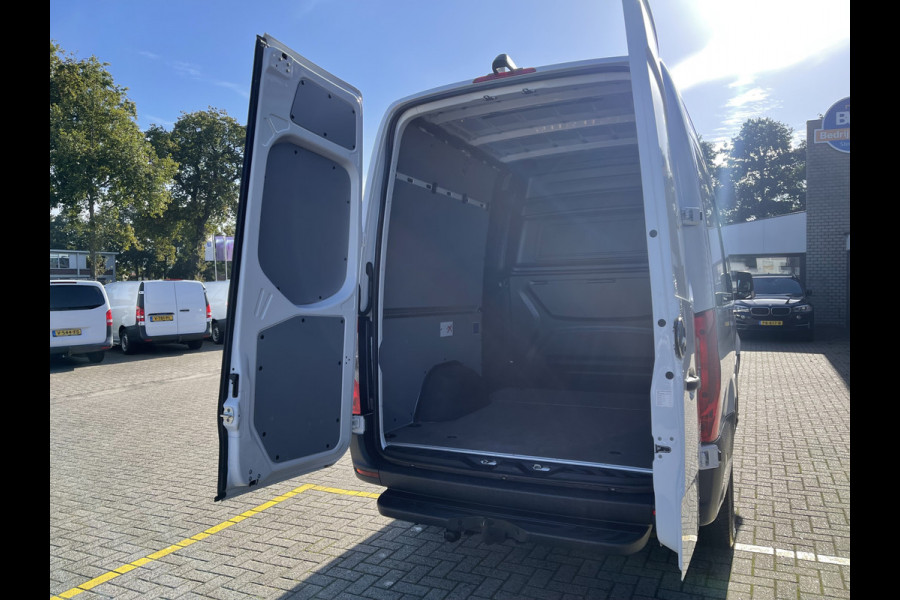 Mercedes-Benz Sprinter 317 1.9 CDI 170pk L2H2 DC 7 persoons / rijklaar € 37.950 ex btw / lease vanaf € 936 / climate control / trekhaak 3500 kg optie / achteruit rijcamera !