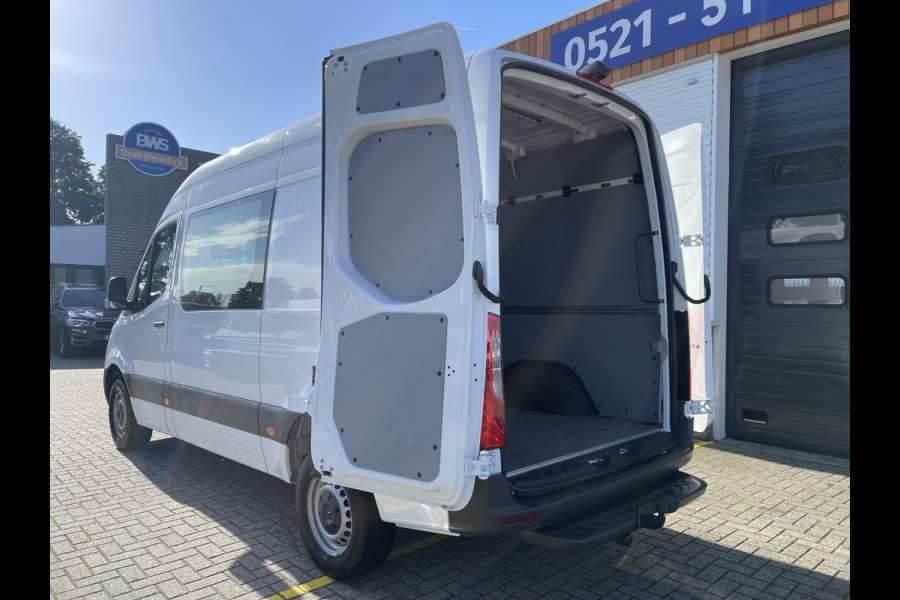 Mercedes-Benz Sprinter 317 1.9 CDI 170pk L2H2 DC 7 persoons / rijklaar € 37.950 ex btw / lease vanaf € 936 / climate control / trekhaak 3500 kg optie / achteruit rijcamera !