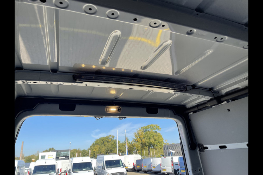 Mercedes-Benz Sprinter 317 1.9 CDI 170pk L2H2 DC 7 persoons / rijklaar € 37.950 ex btw / lease vanaf € 936 / climate control / trekhaak 3500 kg optie / achteruit rijcamera !