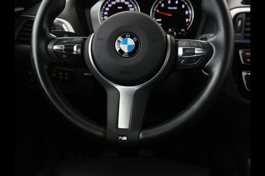 BMW 1-serie 118i High Executive M-SPORT | Leder | Full LED | Climate control | Stoelverwarming | Park assist | Cruise control | DAB | Bluetooth | Sfeerverlichting |