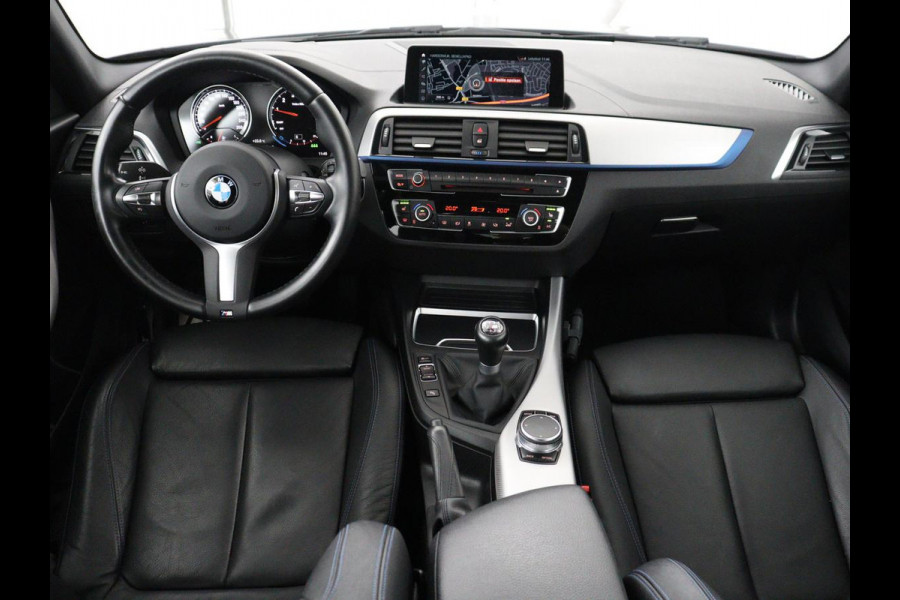 BMW 1-serie 118i High Executive M-SPORT | Leder | Full LED | Climate control | Stoelverwarming | Park assist | Cruise control | DAB | Bluetooth | Sfeerverlichting |