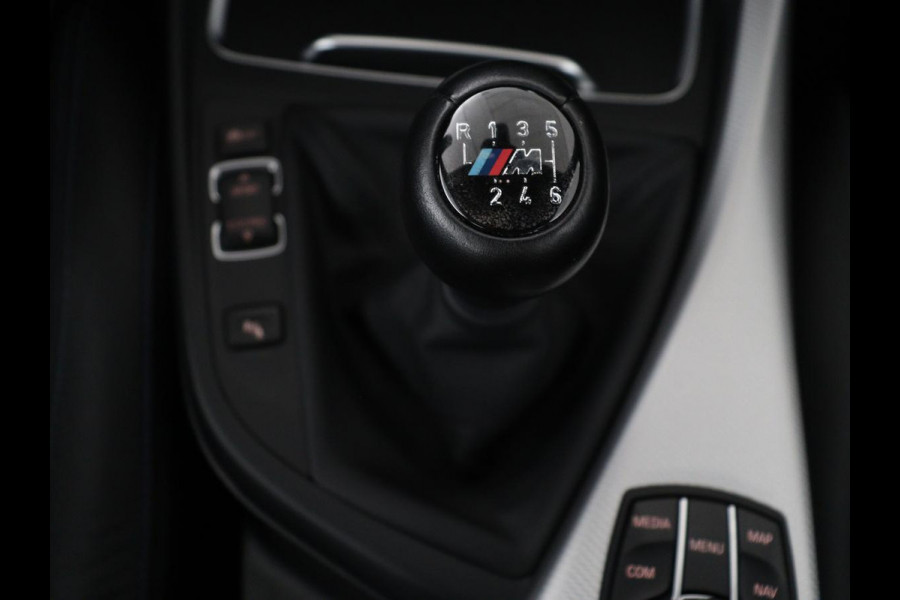 BMW 1-serie 118i High Executive M-SPORT | Leder | Full LED | Climate control | Stoelverwarming | Park assist | Cruise control | DAB | Bluetooth | Sfeerverlichting |