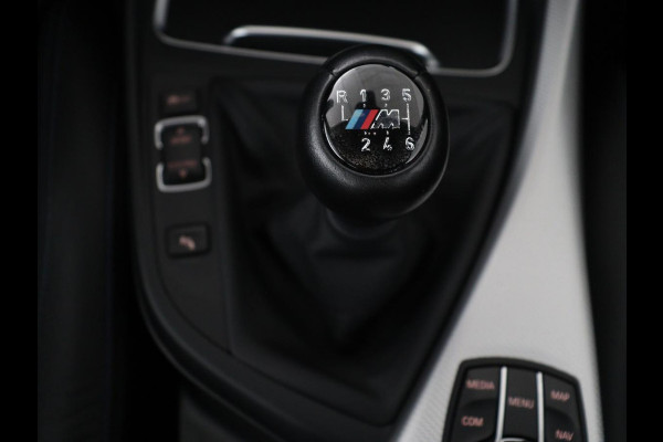 BMW 1-serie 118i High Executive M-SPORT | Leder | Full LED | Climate control | Stoelverwarming | Park assist | Cruise control | DAB | Bluetooth | Sfeerverlichting |