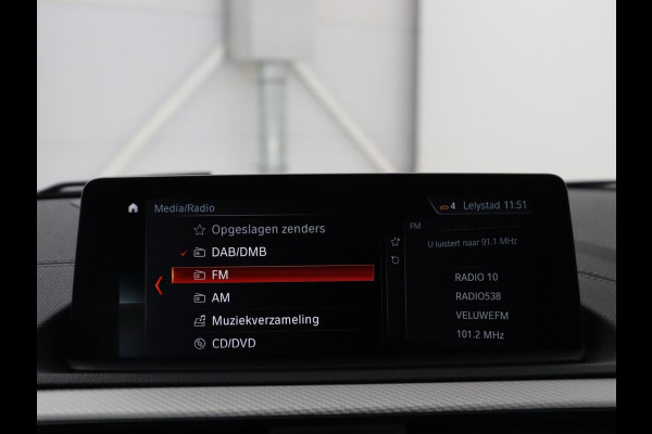 BMW 1-serie 118i High Executive M-SPORT | Leder | Full LED | Climate control | Stoelverwarming | Park assist | Cruise control | DAB | Bluetooth | Sfeerverlichting |