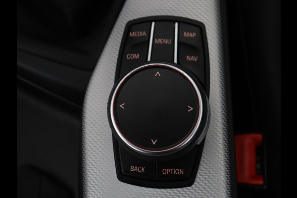 BMW 1-serie 118i High Executive M-SPORT | Leder | Full LED | Climate control | Stoelverwarming | Park assist | Cruise control | DAB | Bluetooth | Sfeerverlichting |
