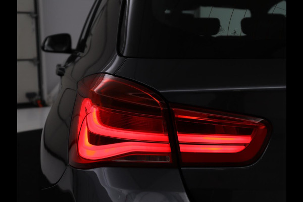 BMW 1-serie 118i High Executive M-SPORT | Leder | Full LED | Climate control | Stoelverwarming | Park assist | Cruise control | DAB | Bluetooth | Sfeerverlichting |