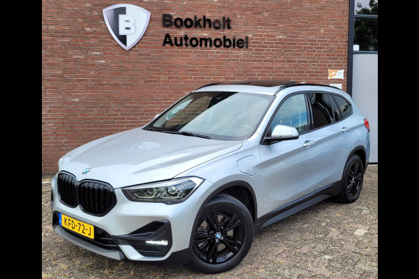 BMW X1 XDrive25e Pano, HUD, Cam, Harman, M-stuur, Leer
