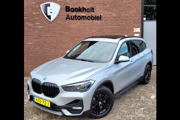 BMW X1 XDrive25e Pano, HUD, Cam, Harman, M-stuur, Leer