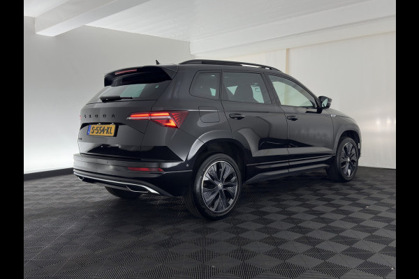 Škoda Karoq 1.5 TSI ACT Sportline Business (INCL-BTW) Aut. *PANO | DIGI-COCKPIT | FULL-LED | ADAPTIVE-CRUISE | HEATED-SPORTSEATS | TOPVIEW |  AMBIENTLIGHT | NAVI-FULLMAP | KEYLESS | DAB+ | TOWBAR | PRIVACYGLASS | 18''ALU*
