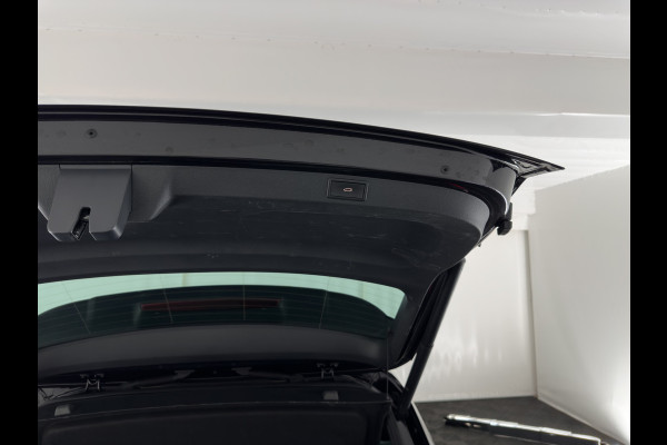 Škoda Karoq 1.5 TSI ACT Sportline Business (INCL-BTW) Aut. *PANO | DIGI-COCKPIT | FULL-LED | ADAPTIVE-CRUISE | HEATED-SPORTSEATS | TOPVIEW |  AMBIENTLIGHT | NAVI-FULLMAP | KEYLESS | DAB+ | TOWBAR | PRIVACYGLASS | 18''ALU*