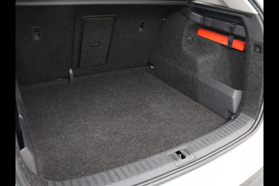 Škoda Enyaq iV 60 | 93.7 % SOH | Cruise control | Camera | 93.7 % SOH | Cruise control | Camera | Carplay | Half Leder | Sfeerverlichting | Climate control |