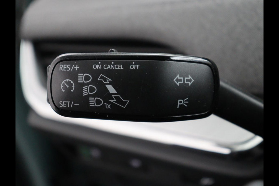 Škoda Enyaq iV 60 | 93.7 % SOH | Cruise control | Camera | 93.7 % SOH | Cruise control | Camera | Carplay | Half Leder | Sfeerverlichting | Climate control |