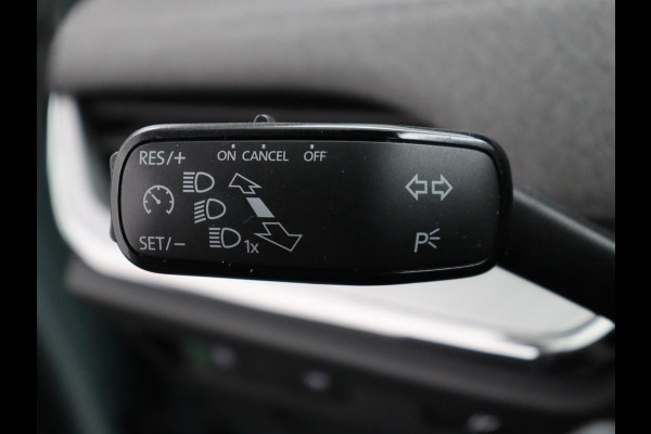 Škoda Enyaq iV 60 | 93.7 % SOH | Cruise control | Camera | 93.7 % SOH | Cruise control | Camera | Carplay | Half Leder | Sfeerverlichting | Climate control |