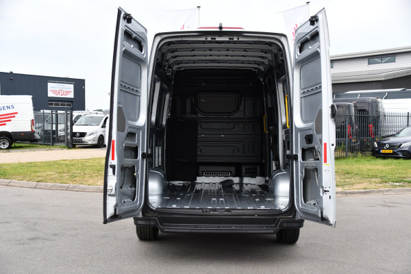 Volkswagen Crafter 35 2.0 TDI L3H3 PB Edition Camera, Cruise, Carplay, LED, 177pk, Automaat, Multimedia, Standkachel, Sensoren, Uniek!