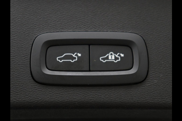 Volvo XC40 Recharge Plus | SOH 91.2% | Warmtepomp | Trekhaak | | SOH 91.2% | Warmtepomp | Trekhaak | Leder/alcantara | Stuur/stoel verwarming | Camera | Carplay | 19''