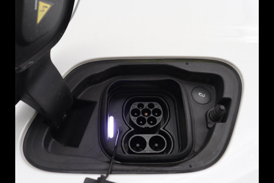 Volvo XC40 Recharge Plus | SOH 91.2% | Warmtepomp | Trekhaak | | SOH 91.2% | Warmtepomp | Trekhaak | Leder/alcantara | Stuur/stoel verwarming | Camera | Carplay | 19''