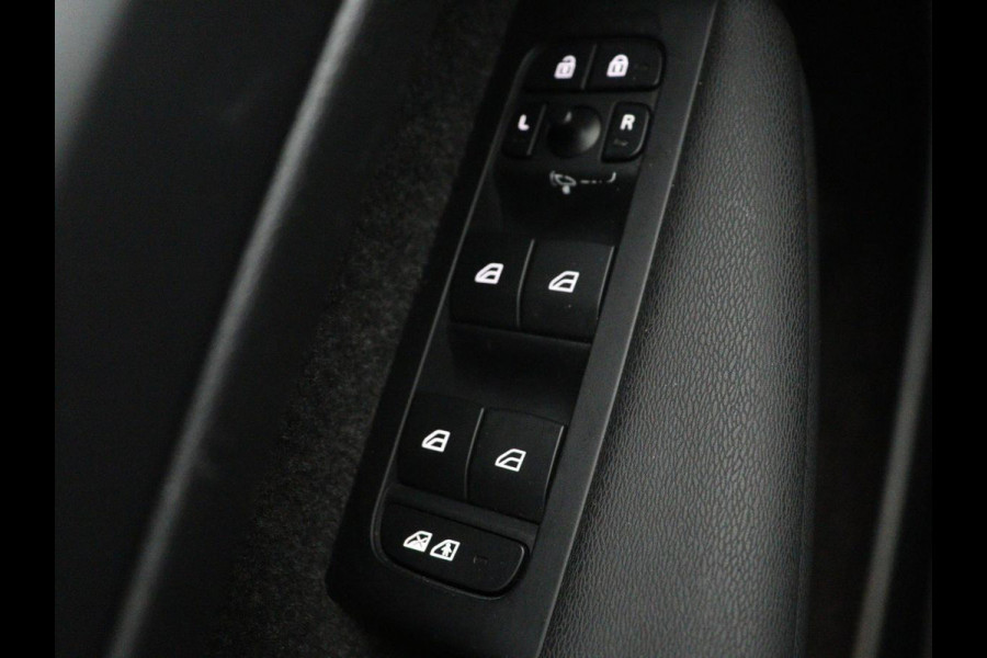 Volvo XC40 Recharge Plus | SOH 91.2% | Warmtepomp | Trekhaak | | SOH 91.2% | Warmtepomp | Trekhaak | Leder/alcantara | Stuur/stoel verwarming | Camera | Carplay | 19''