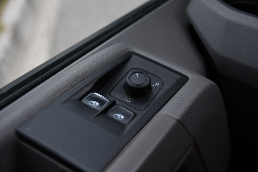MAN TGE 3.180 35 2.0L5H3 Black Edition Camera, Adaptieve Cruise, Carplay, LED, Multimedia, 177pk, Automaat, Sensoren, Leder, Geveerde stoel, Trekhaak, Uniek!