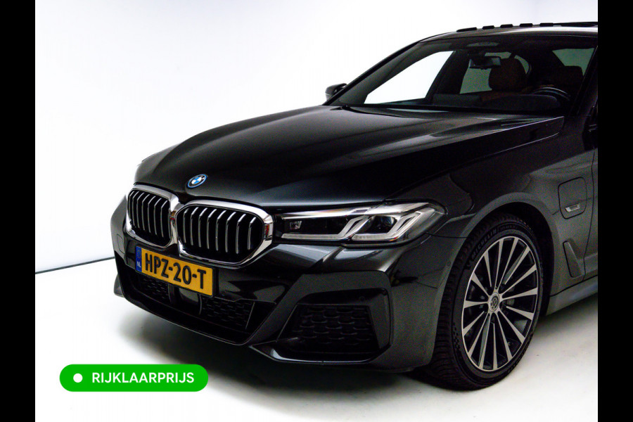 BMW 5 Serie 545e xDrive M-Sport | Open Dak | Trekhaak elec. | 360 Camera | Stoel- & Stuurverwarming | Adaptieve Cruise | Lederen bekleding, Comfortstoelen, Electrosche verstelbare voorstoelen