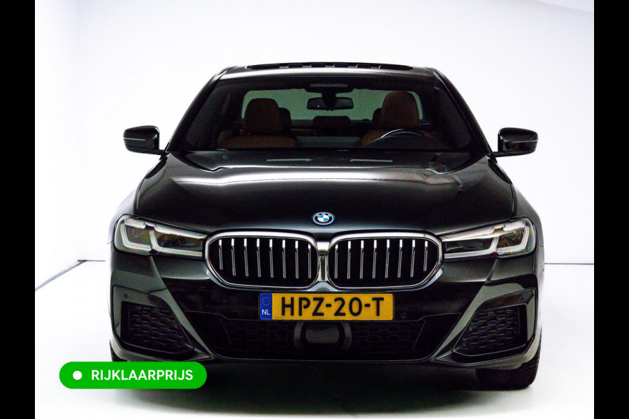BMW 5 Serie 545e xDrive M-Sport | Open Dak | Trekhaak elec. | 360 Camera | Stoel- & Stuurverwarming | Adaptieve Cruise | Lederen bekleding, Comfortstoelen, Electrosche verstelbare voorstoelen