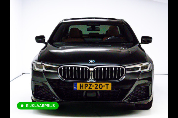 BMW 5 Serie 545e xDrive M-Sport | Open Dak | Trekhaak elec. | 360 Camera | Stoel- & Stuurverwarming | Adaptieve Cruise | Lederen bekleding, Comfortstoelen, Electrosche verstelbare voorstoelen