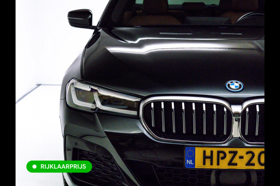 BMW 5 Serie 545e xDrive M-Sport | Open Dak | Trekhaak elec. | 360 Camera | Stoel- & Stuurverwarming | Adaptieve Cruise | Lederen bekleding, Comfortstoelen, Electrosche verstelbare voorstoelen
