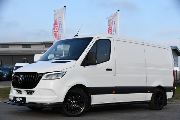 Mercedes-Benz Sprinter 319 V6 3.0 CDI L2H1 RWD AMG Edition Camera, Cruise, Carplay, LED, 10,5'' Mbux, 3500kg Trekhaak, Standkachel, Multimedia, Stoelverwarming, Automaat, Uniek!