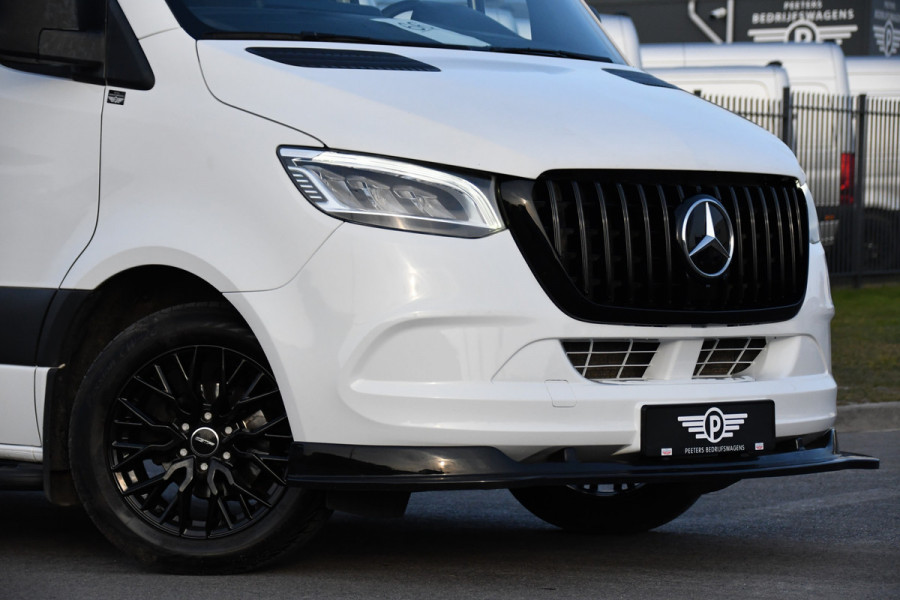 Mercedes-Benz Sprinter 319 V6 3.0 CDI L2H1 RWD AMG Edition Camera, Cruise, Carplay, LED, 10,5'' Mbux, 3500kg Trekhaak, Standkachel, Multimedia, Stoelverwarming, Automaat, Uniek!
