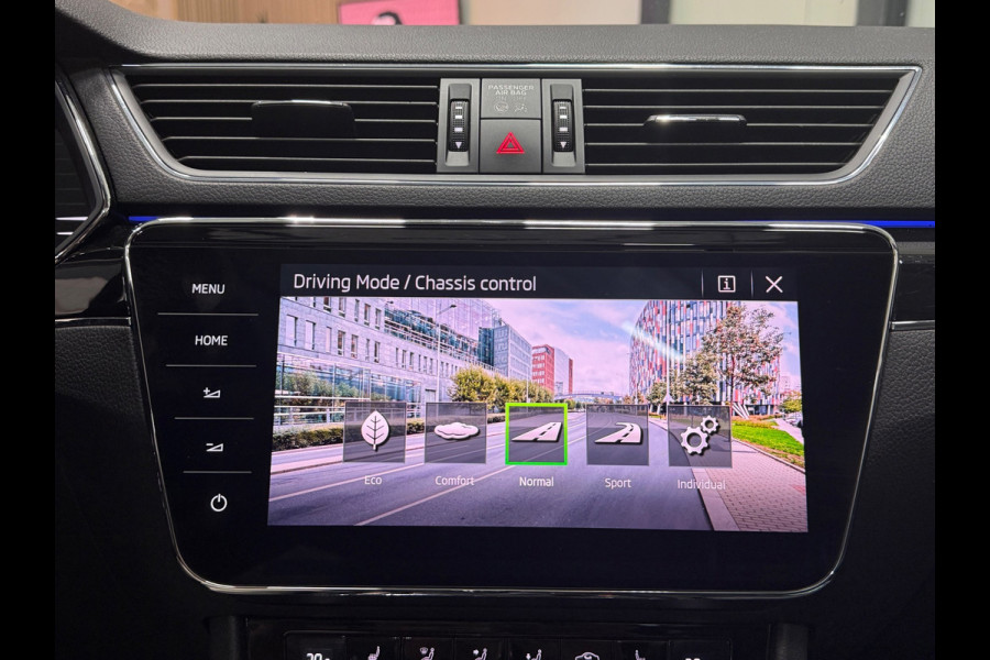 Škoda Superb Combi 1.4 TSI iV iV L&K 218PK 360° Navi Pano Trekhaak Elek. A.klep Leder