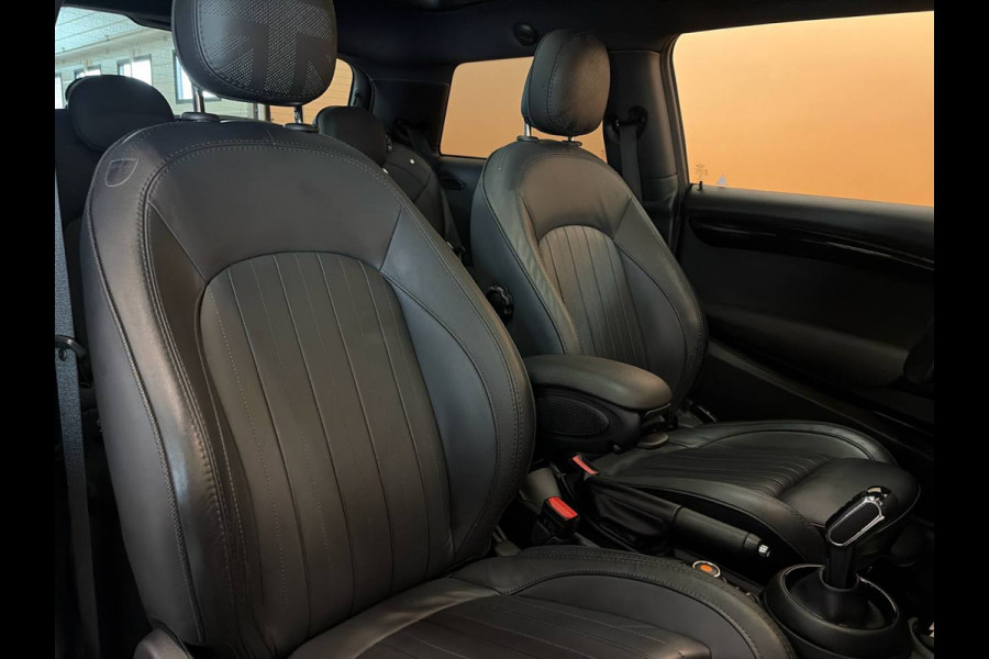 MINI 3-deurs 1.5 Cooper 60 Years Edition NL auto sportstoelen | leer | navi | led | harman kardon | pano dak | head up | dealer onderhouden